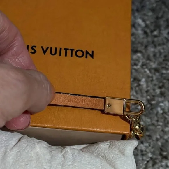 Louis Vuitton Vivian Charm Bracelet. - Picture 4 of 8